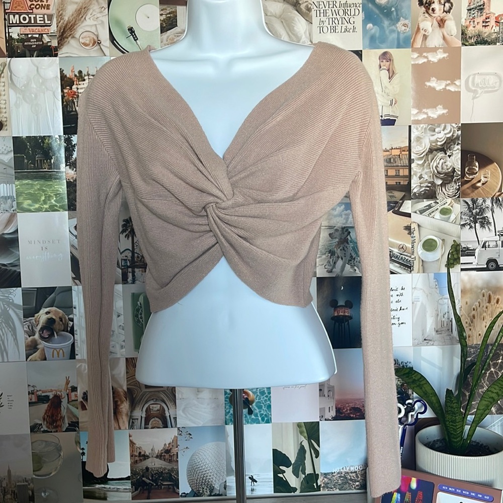 Twist front cropped sweater